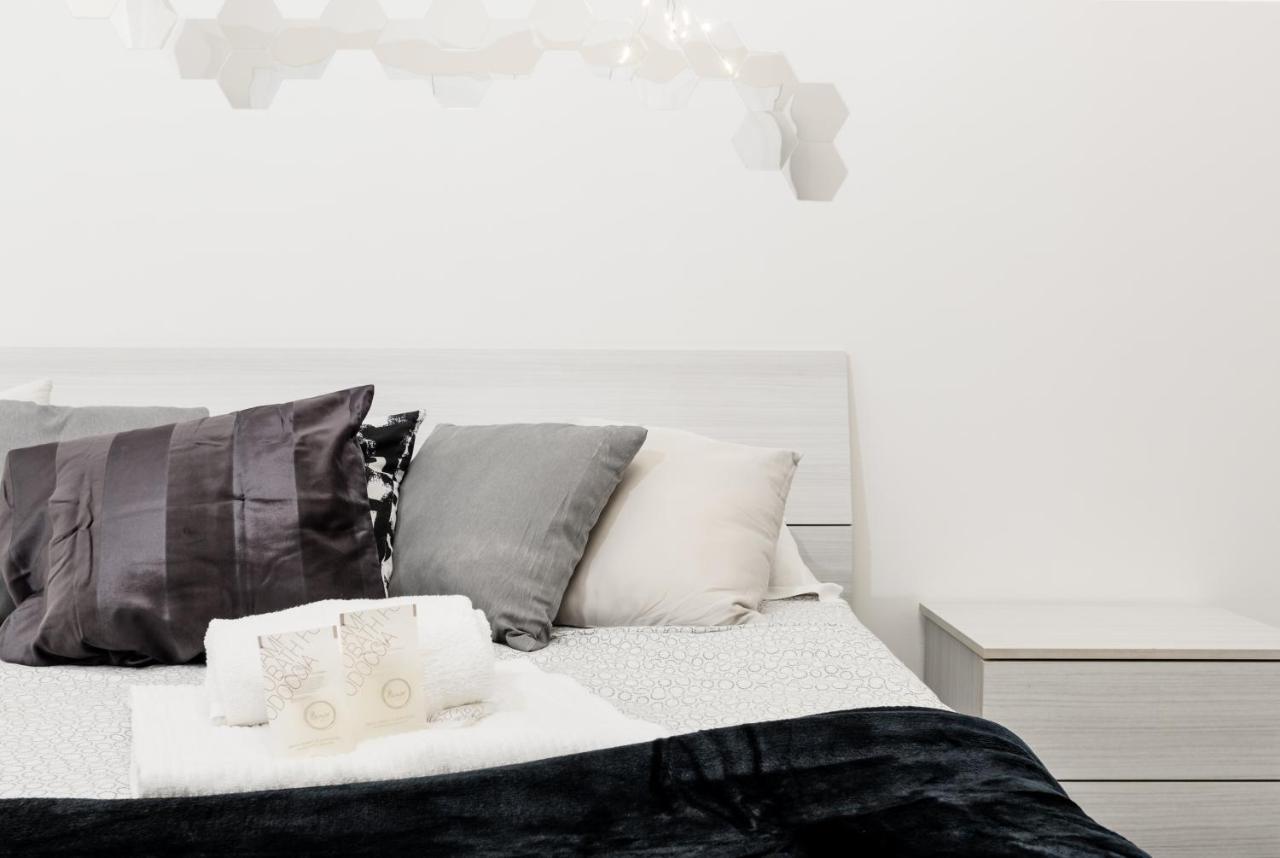 Apartment Center 8'minutes! Free Wi-fi & Netflix 'simona's Retreat' By Tilo